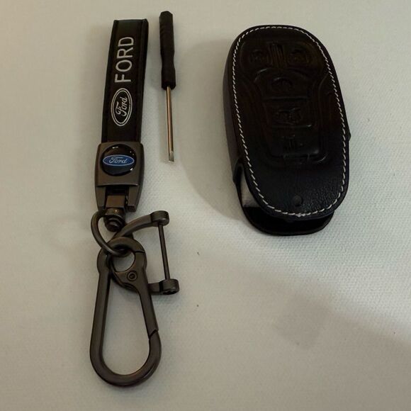 Ford Key Fob Keychain and Fob Case Cover in Black Leather NWT - Picture 2 of 8